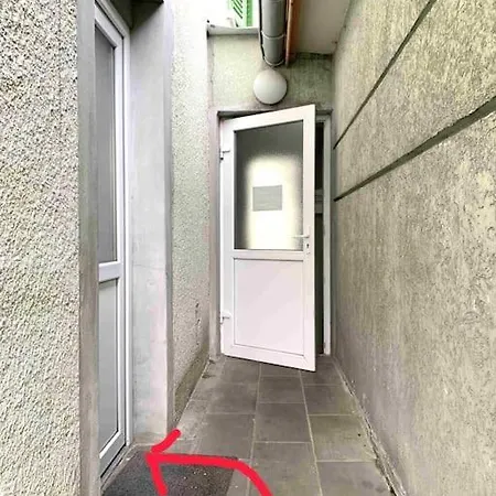 Glycine Apartment